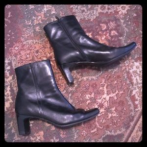 Laura Scott Johnna Boot